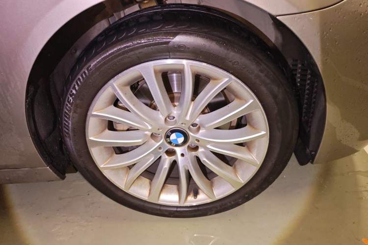 Used BMW 5 Series 2014 525Li Luxury Design Package Right Front Wheel Hub