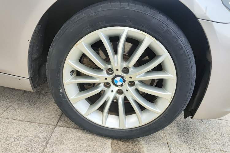 Used BMW 5 Series 2014 525Li Luxury Design Package Right Front Wheel Hub