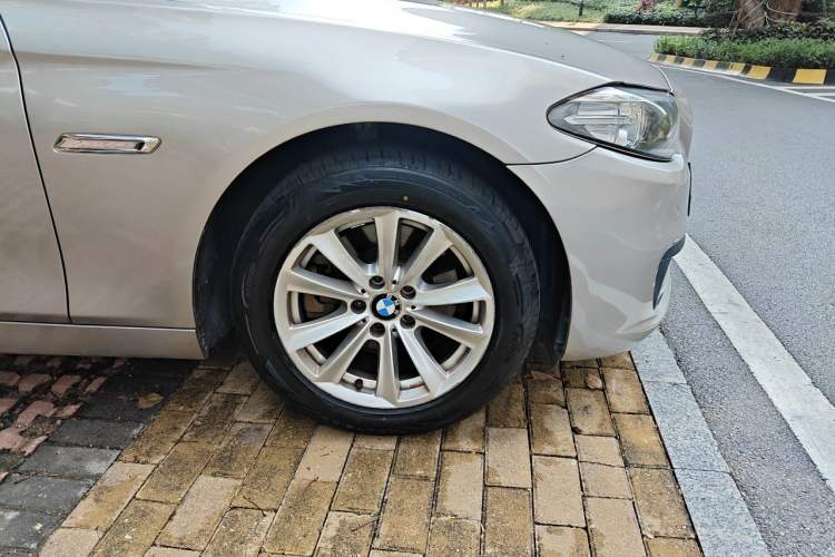 Used BMW 5 Series 2014 520Li Elegant Model Right Front Wheel Hub