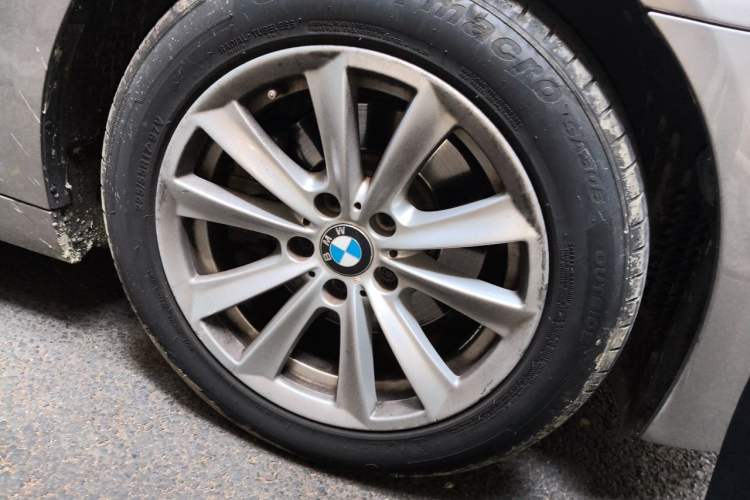 Used BMW 5 Series 2014 520Li Elegant Model Right Front Wheel Hub