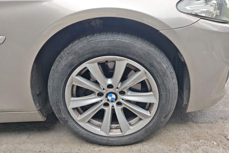 Used BMW 5 Series 2014 520Li Elegant Model Right Front Wheel Hub