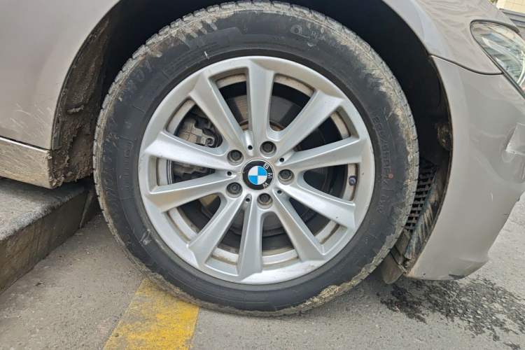 Used BMW 5 Series 2014 520Li Elegant Model Right Front Wheel Hub