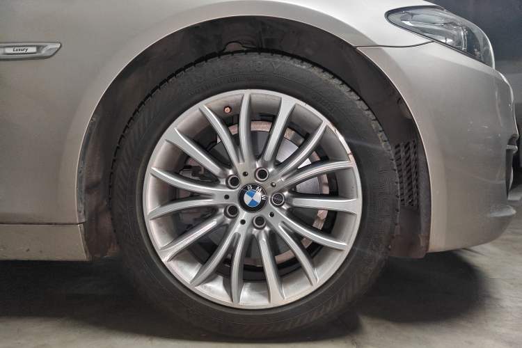 Used BMW 5 Series 2014 525Li Luxury Design Package Right Front Wheel Hub