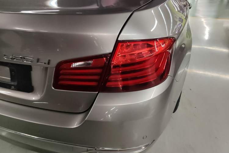 Used BMW 5 Series 2014 525Li Luxury Design Package Right Rear Taillight