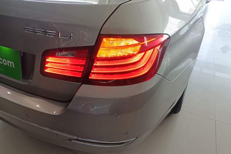 Used BMW 5 Series 2014 525Li Luxury Design Package Right Rear Taillight