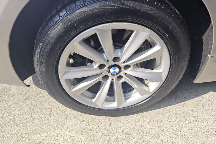 Used BMW 5 Series 2014 520Li Elegant Model Right Rear Wheel Hub
