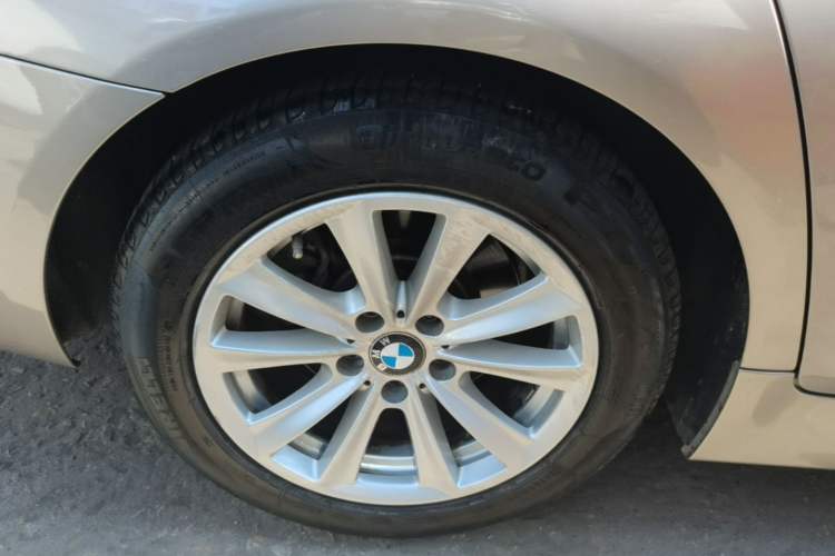 Used BMW 5 Series 2014 520Li Elegant Model Right Rear Wheel Hub