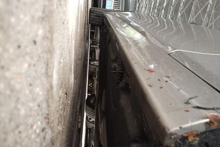 Used BMW 5 Series 2014 525Li Luxury Design Package Right Side Sill