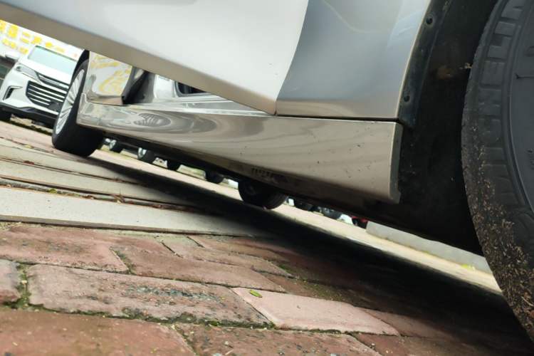 Used BMW 5 Series 2014 525Li Leading Model Right Side Sill