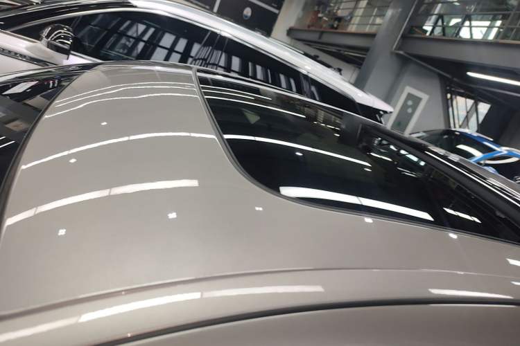 Used BMW 5 Series 2014 528Li Leading Model Roof