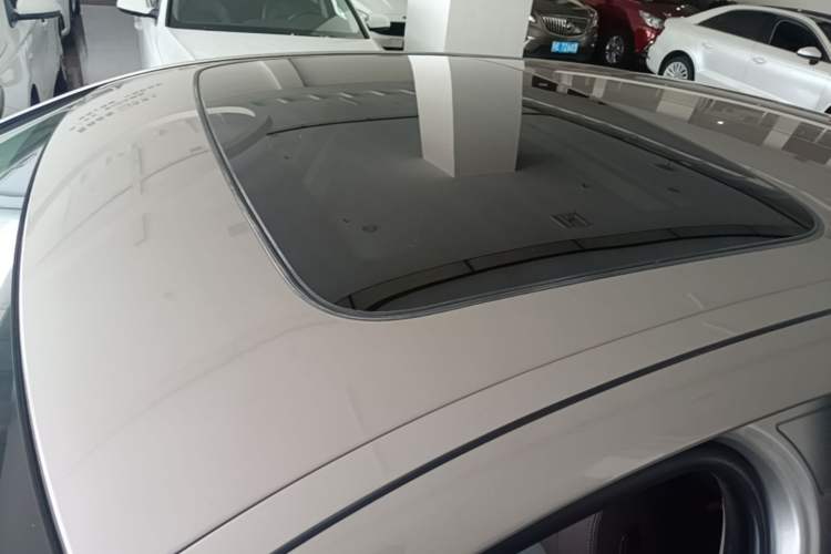 Used BMW 5 Series 2014 525Li Luxury Design Package Roof