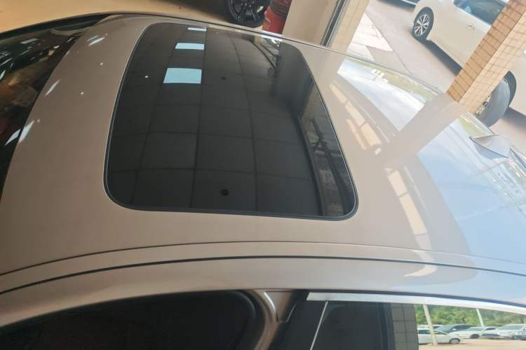 Used BMW 5 Series 2014 520Li Elegant Model Roof