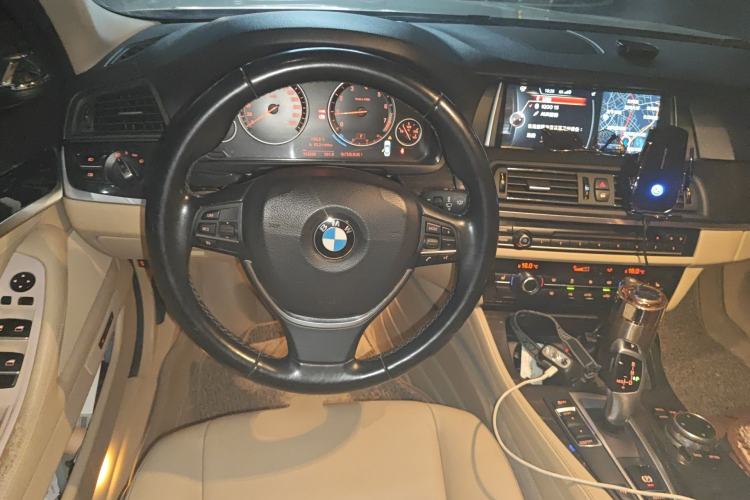Used BMW 5 Series 2014 525Li Luxury Design Package Steering Wheel