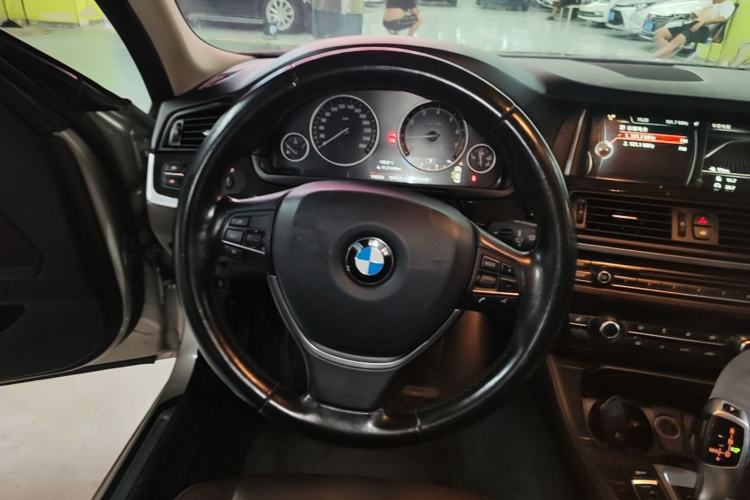 Used BMW 5 Series 2014 525Li Luxury Design Package Steering Wheel