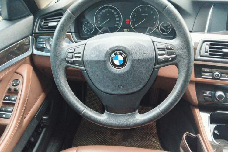 Used BMW 5 Series 2014 525Li Leading Model Steering Wheel