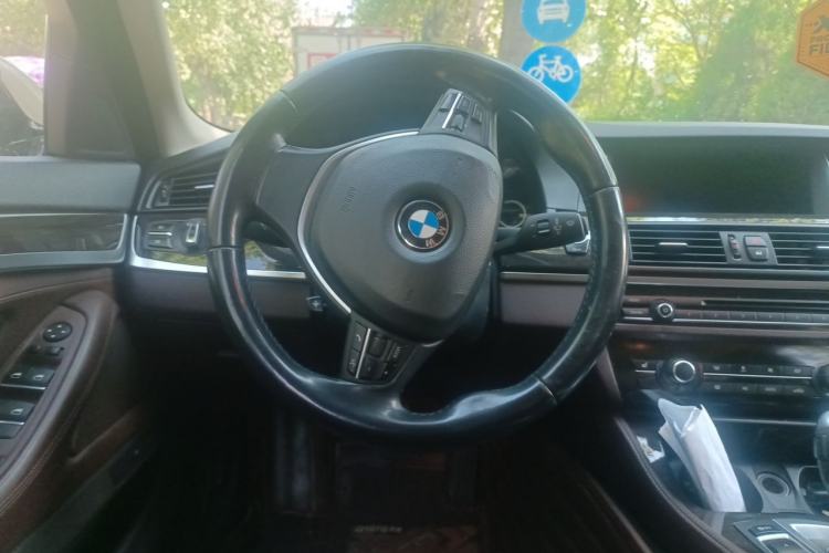 Used BMW 5 Series 2014 525Li Luxury Design Package Steering Wheel