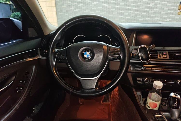 Used BMW 5 Series 2014 525Li Luxury Design Package Steering Wheel