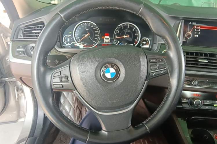 Used BMW 5 Series 2014 525Li Luxury Design Package Steering Wheel