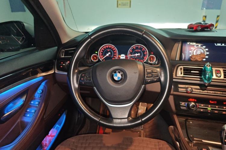 Used BMW 5 Series 2014 525Li Luxury Design Package Steering Wheel