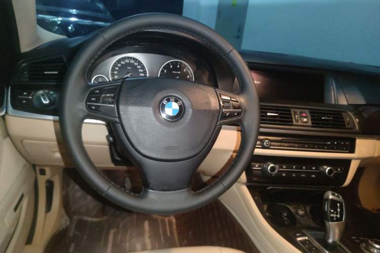 Used BMW 5 Series 2014 525Li Leading Model Steering Wheel