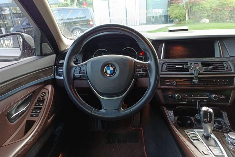 Used BMW 5 Series 2014 525Li Luxury Design Package Steering Wheel