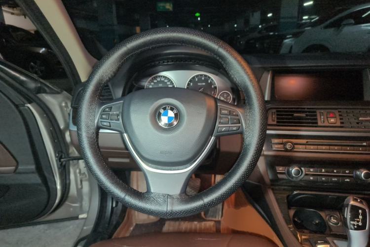 Used BMW 5 Series 2014 525Li Luxury Design Package Steering Wheel