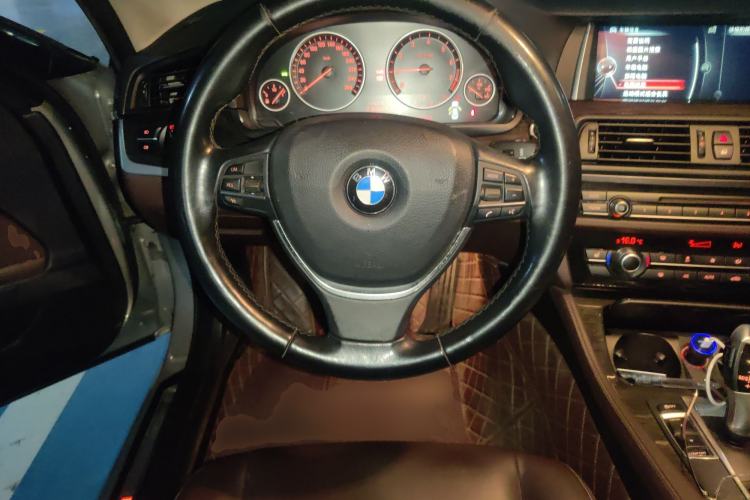 Used BMW 5 Series 2014 525Li Luxury Design Package Steering Wheel