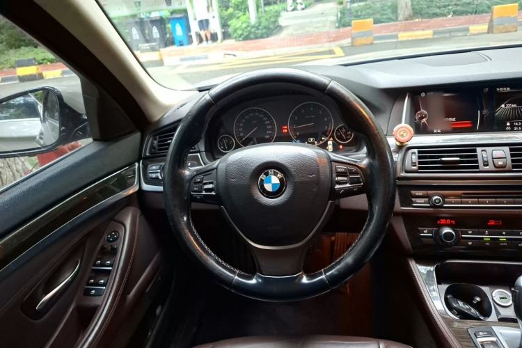 Used BMW 5 Series 2014 525Li Luxury Design Package Steering Wheel