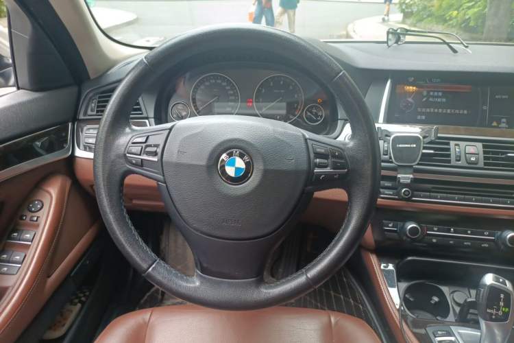 Used BMW 5 Series 2014 525Li Leading Model Steering Wheel