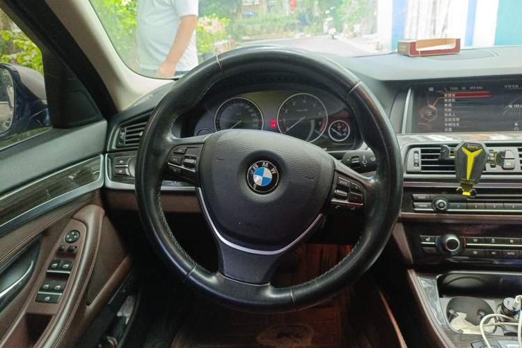 Used BMW 5 Series 2014 525Li Luxury Design Package Steering Wheel