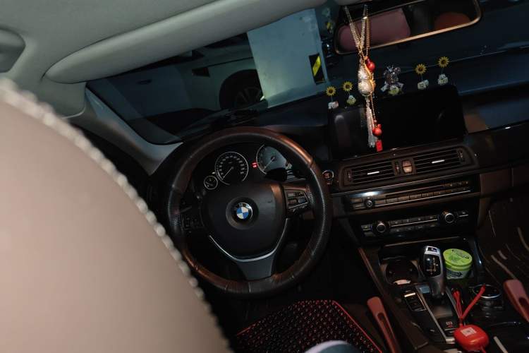 Used BMW 5 Series 2014 525Li Luxury Design Package Steering Wheel