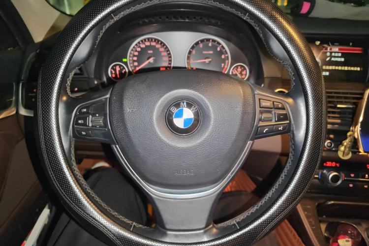 Used BMW 5 Series 2014 525Li Luxury Design Package Steering Wheel