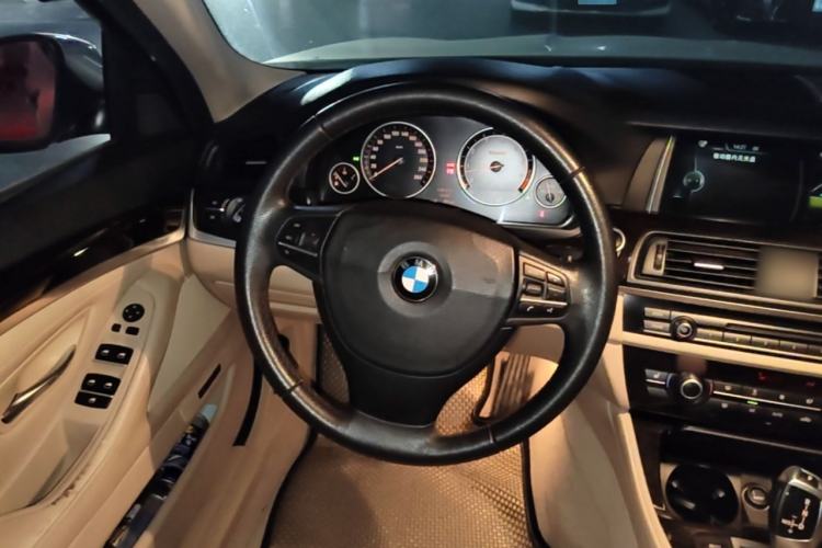 Used BMW 5 Series 2014 530Li Leading Model Steering Wheel