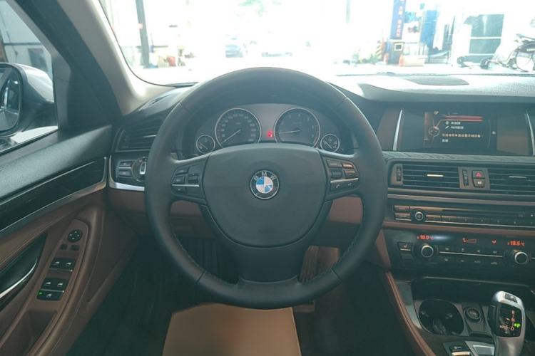 Used BMW 5 Series 2014 525Li Leading Model Steering Wheel