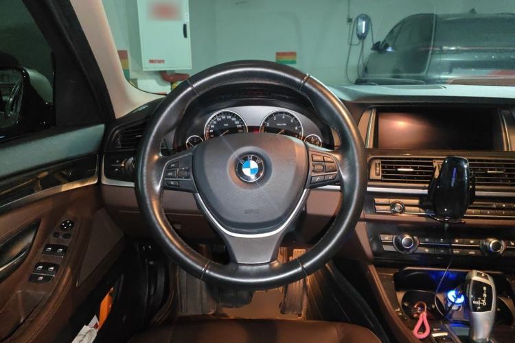 Used BMW 5 Series 2014 525Li Luxury Design Package Steering Wheel