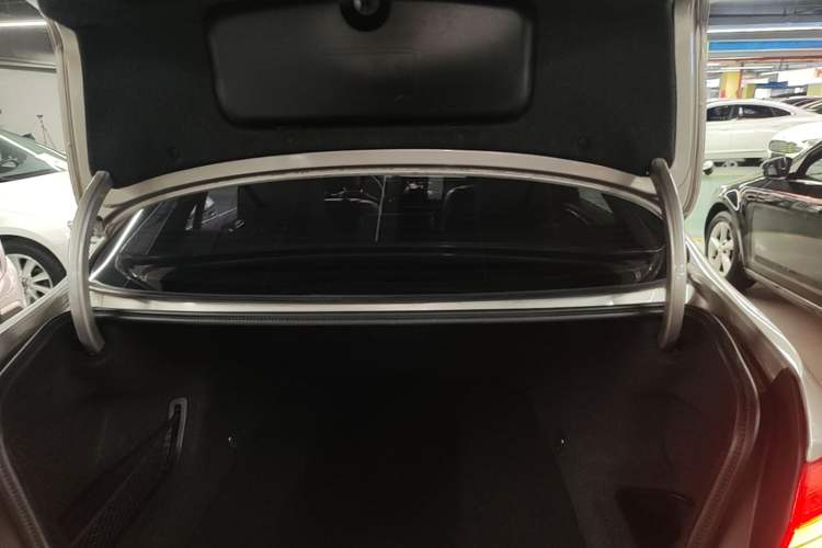 Used BMW 5 Series 2014 525Li Luxury Design Package Trunk
