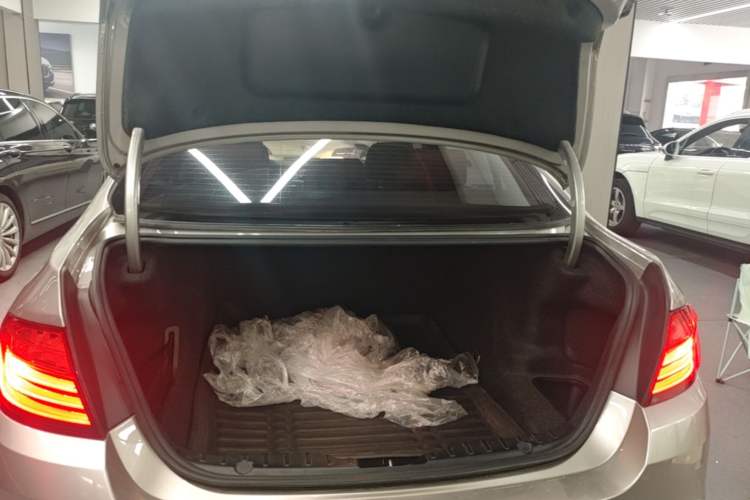 Used BMW 5 Series 2014 520Li Elegant Model Trunk