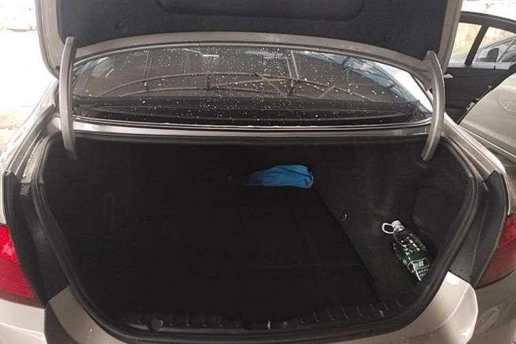 Used BMW 5 Series 2014 525Li Luxury Design Package Trunk