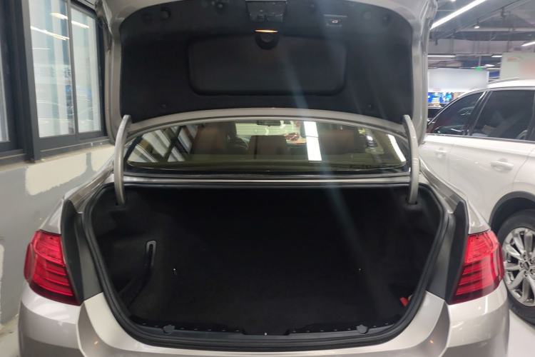 Used BMW 5 Series 2014 528Li Leading Model Trunk