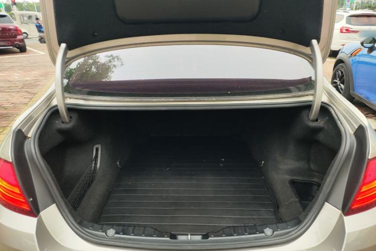 Used BMW 5 Series 2014 525Li Leading Model Trunk