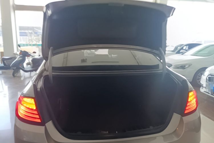 Used BMW 5 Series 2014 525Li Luxury Design Package Trunk
