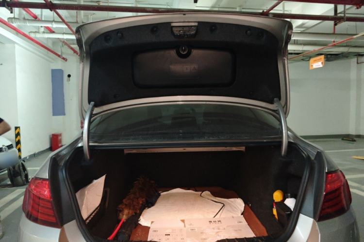 Used BMW 5 Series 2014 525Li Luxury Design Package Trunk