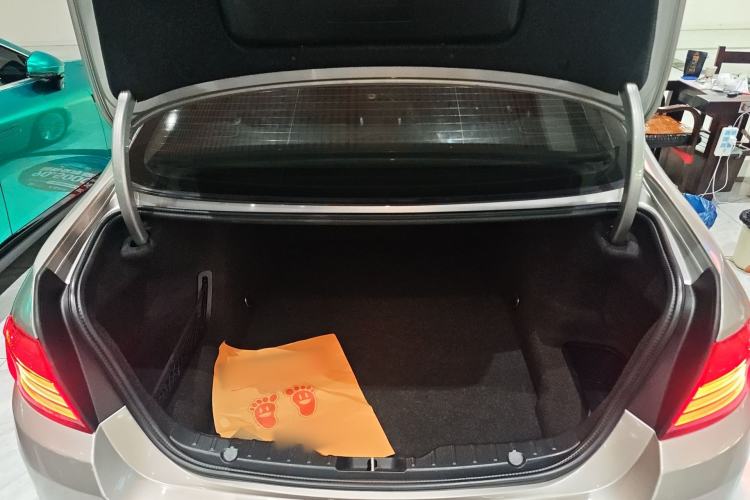 Used BMW 5 Series 2014 525Li Leading Model Trunk