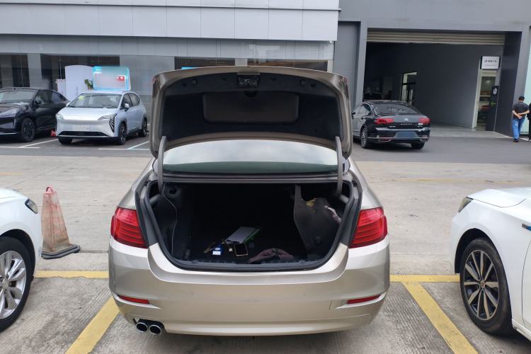 Used BMW 5 Series 2014 520i Elegant Edition Trunk