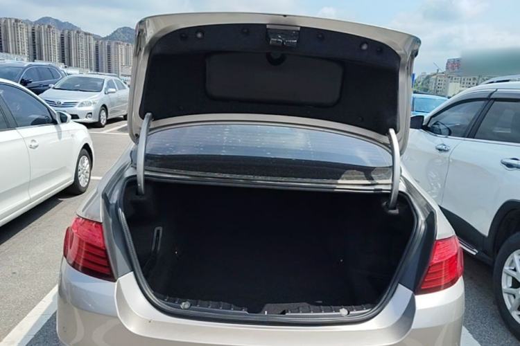 Used BMW 5 Series 2014 520Li Elegant Model Trunk