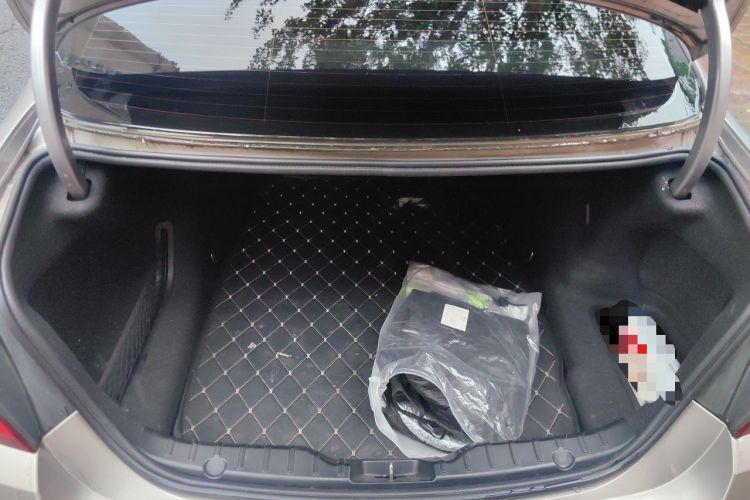 Used BMW 5 Series 2014 525Li Leading Model Trunk