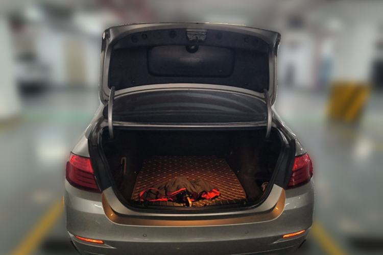 Used BMW 5 Series 2014 520Li Elegant Model Trunk