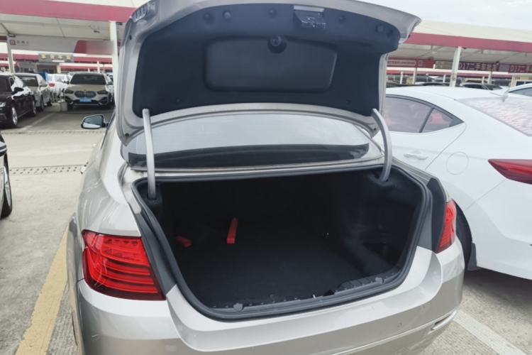 Used BMW 5 Series 2014 525Li Luxury Design Package Trunk