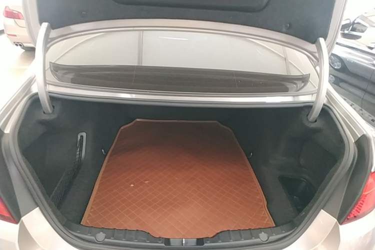 Used BMW 5 Series 2014 525Li Leading Model Trunk