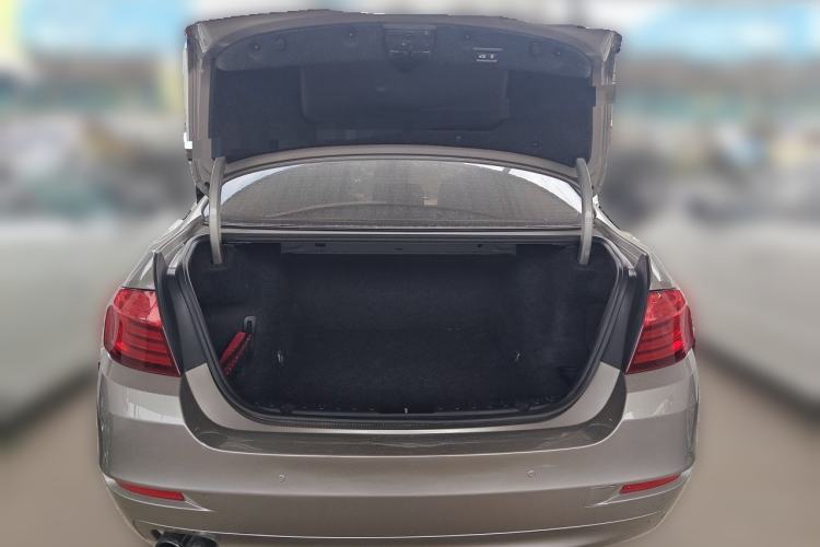 Used BMW 5 Series 2014 525Li Leading Model Trunk